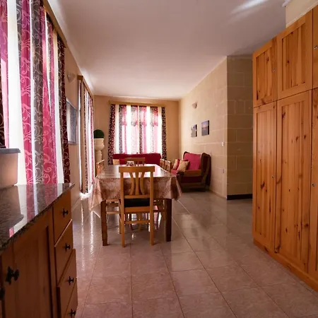 Sunset Seaview Apartment Marsalforn